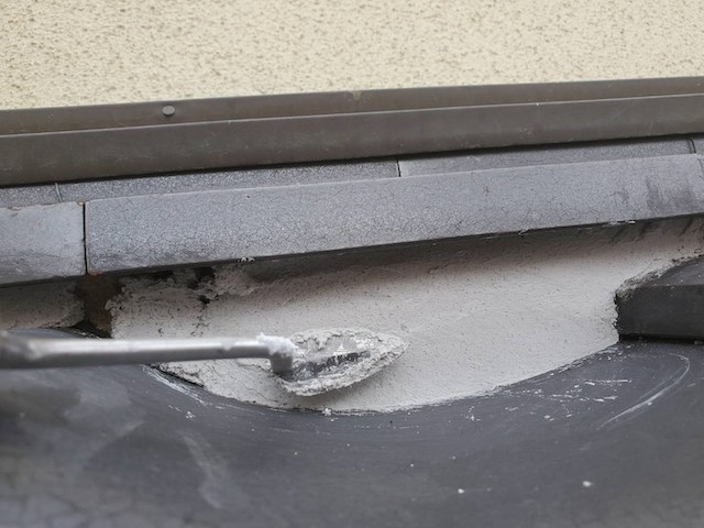 まんべんなく慣らして漆喰を塗布